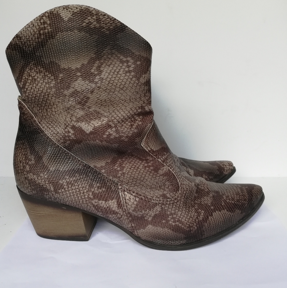 Crysalis Women's Snake Skin Booties Size 37 U.S 7